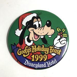 Vintage 1999 Disneyland Goofy's Holiday Feast Pin Pinback Button christmas